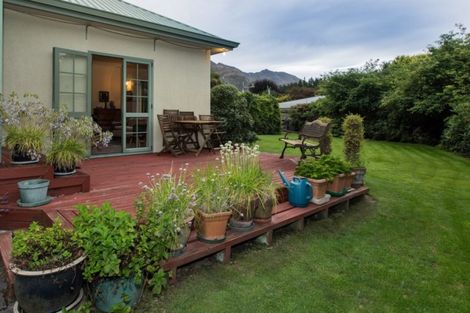 Photo of property in 6 Heuchan Lane, Wanaka, 9305