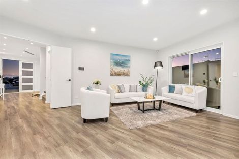 Photo of property in 15 Catalina Avenue, Rosehill, Papakura, 2113