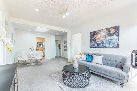 Photo of property in 30 County Road, Torbay, Auckland, 0630