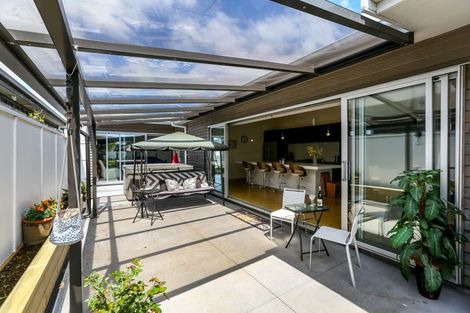 Photo of property in 5 Gleneagles Way, Waiwhakaiho, New Plymouth, 4312