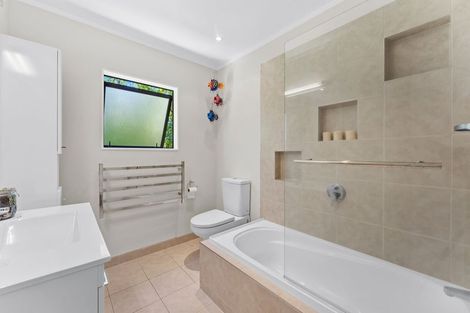 Photo of property in 1/12 Philson Terrace, Browns Bay, Auckland, 0630