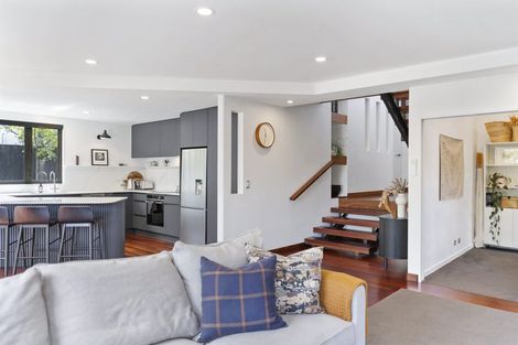 Photo of property in 25a Barron Drive, Green Bay, Auckland, 0604