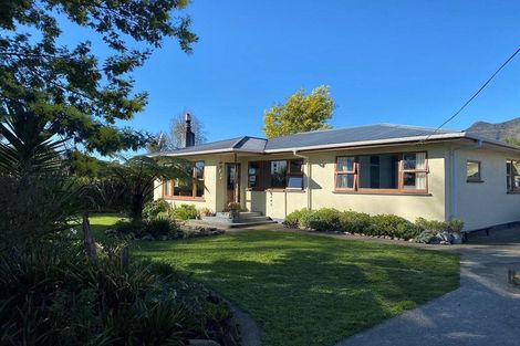 Photo of property in 190 Abel Tasman Drive, Takaka, 7183