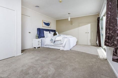 Photo of property in 70 Chivalry Road, Glenfield, Auckland, 0629