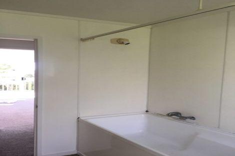 Photo of property in 303 Glenfield Road, Glenfield, Auckland, 0629