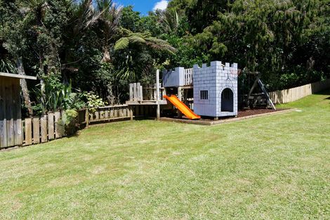 Photo of property in 23 Quinns Road, Waiatarua, Auckland, 0612