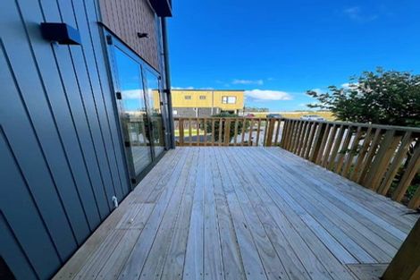 Photo of property in 9 Heketara Way, Massey, Auckland, 0614