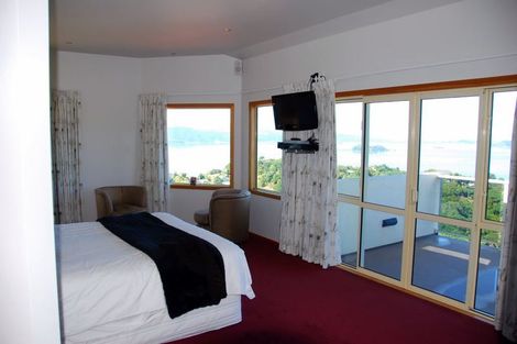 Photo of property in 4 Green Park Lane, Korokoro, Lower Hutt, 5012