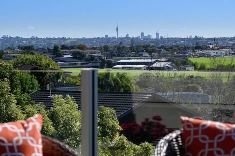 Photo of property in 148 Bleakhouse Road, Mellons Bay, Auckland, 2014