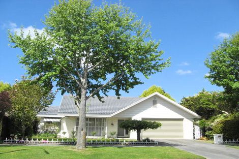 Photo of property in 17 Witbrock Crescent, Burnside, Christchurch, 8053