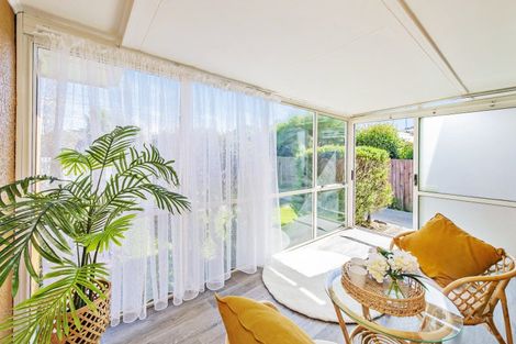 Photo of property in 15 Middlepark Road, Sockburn, Christchurch, 8042