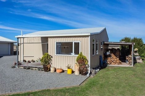 Photo of property in 8 Riverside Way, Amberley, 7410