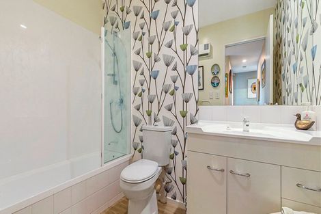 Photo of property in 1/262 Onewa Road, Birkenhead, Auckland, 0626