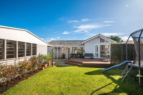 Photo of property in 10 Dalry Place, Mangere Bridge, Auckland, 2022