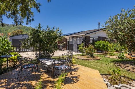 Photo of property in 4 Graham Grove, Waikanae, 5036