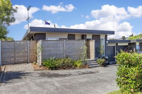 Photo of property in 1/18 Oliver Twist Avenue, Mellons Bay, Auckland, 2014