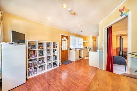 Photo of property in 21 Thomson Grove, Stokes Valley, Lower Hutt, 5019