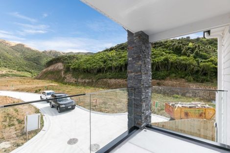 Photo of property in 6 Pihipihi Way, Crofton Downs, Wellington, 6035