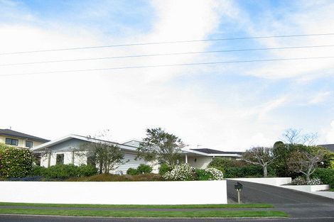 Photo of property in 15 Karina Road, Merrilands, New Plymouth, 4312