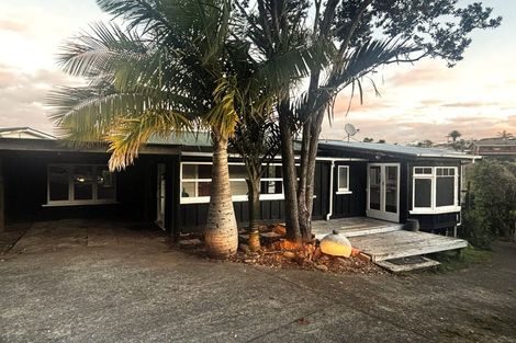 Photo of property in 18 Omokoroa Road, Omokoroa, 3114