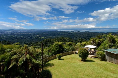 Photo of property in 23 Quinns Road, Waiatarua, Auckland, 0612