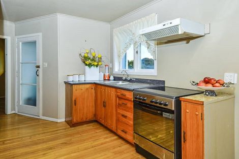 Photo of property in 5 Waverley Avenue, Glenfield, Auckland, 0629