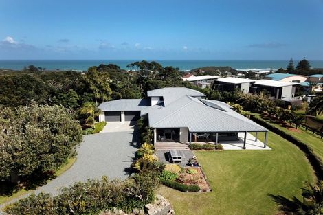 Photo of property in 36 Ripiro Drive, Baylys Beach, Dargaville, 0377