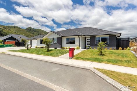 Photo of property in 33 Buddle Road, Wallaceville, Upper Hutt, 5018