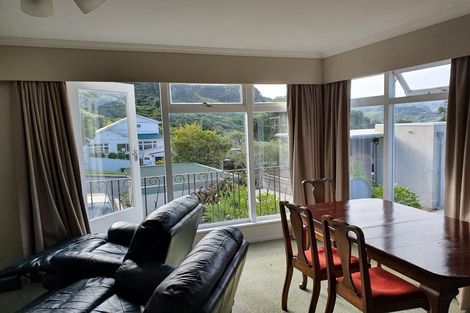 Photo of property in 18 Waikare Street, Karori, Wellington, 6012