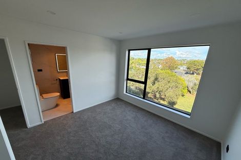 Photo of property in 25a Archmillen Avenue, Pakuranga Heights, Auckland, 2010