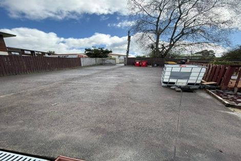 Photo of property in 101a Triangle Road, Massey, Auckland, 0614