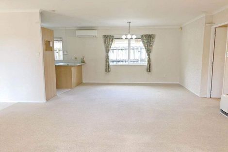 Photo of property in 43 Carisbrook Crescent, Papakura, 2110