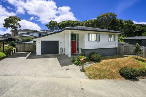 Photo of property in 8 Rahotu Way, Bayview, Auckland, 0629