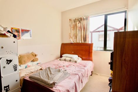 Photo of property in Lynn Park Terrace, 23/12 Ambrico Place, New Lynn, Auckland, 0600