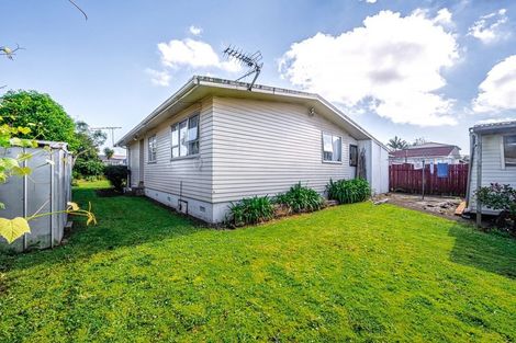 Photo of property in 16 Casuarina Road, Half Moon Bay, Auckland, 2012
