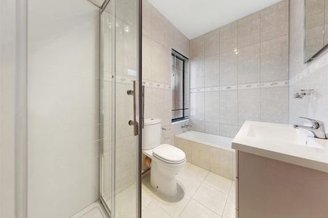 Photo of property in 1 Waylen Place, Burswood, Auckland, 2013