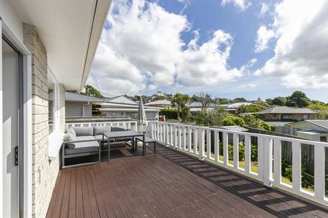 Photo of property in 5 Oswald Crescent, Paparangi, Wellington, 6037