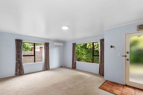 Photo of property in 2/13 Frank Evans Place, Henderson, Auckland, 0610