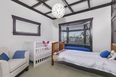 Photo of property in 1 Wicklow Road, Narrow Neck, Auckland, 0622