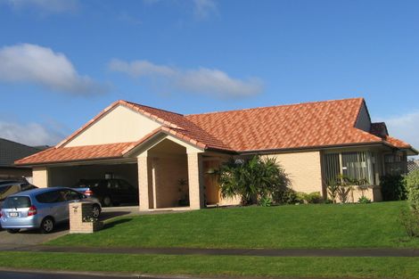 Photo of property in 38 Thornbury Crescent, East Tamaki Heights, Auckland, 2016