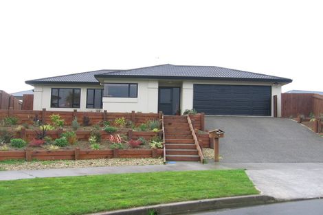 Photo of property in 15 Aspen Way, Kelvin Grove, Palmerston North, 4414