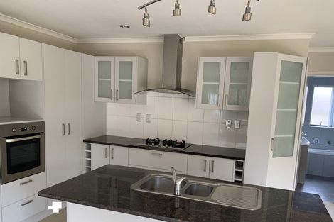 Photo of property in 80 South Kensington Way, Henderson, Auckland, 0612