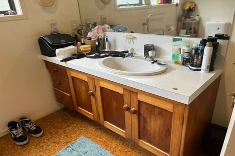Photo of property in 2/4 Lyons Avenue, Murrays Bay, Auckland, 0630