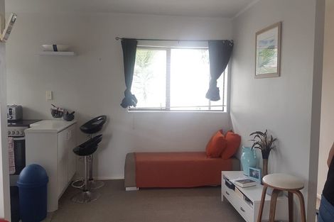 Photo of property in 131 View Road, Sunnyvale, Auckland, 0612