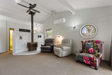 Photo of property in 120 Racecourse Road, Waiuku, 2123