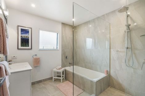 Photo of property in 2/19 Trafalgar Road, Milford, Auckland, 0620