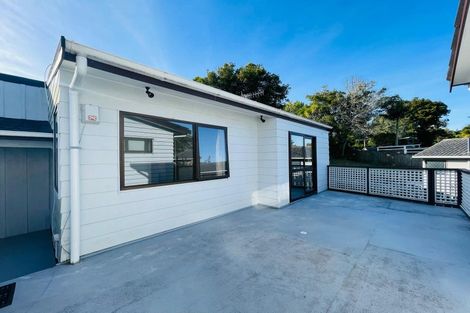 Photo of property in 30 Mannering Place, Hillcrest, Auckland, 0627