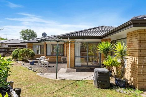 Photo of property in 90 Buscomb Avenue, Henderson, Auckland, 0610