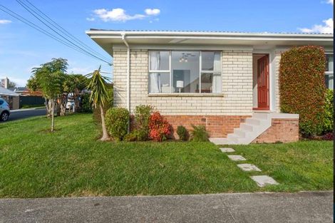 Photo of property in 1/24 Sydney Street, Hauraki, Auckland, 0622