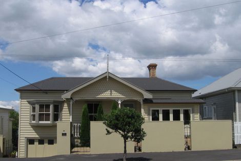Photo of property in 53 Calliope Road, Stanley Point, Auckland, 0624